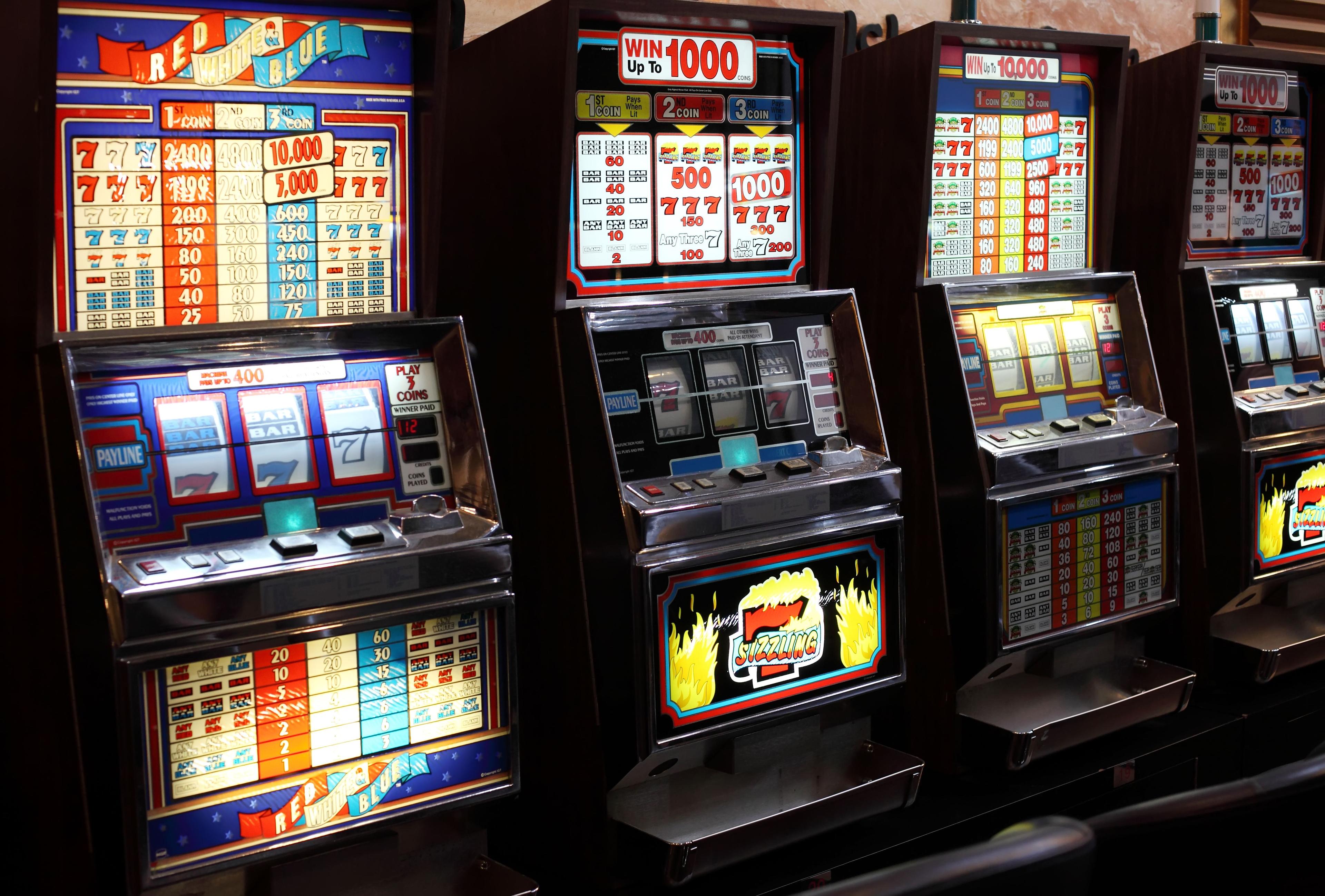 Como escolher a slot machine certa para ganhar? Guia SlottyWay